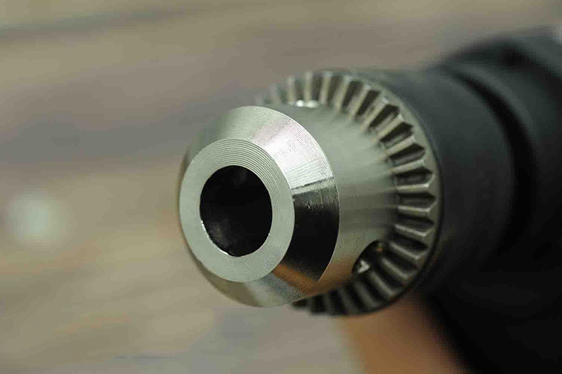 Đánh giá máy khoan Maktec MT814: Khoan lỗ 30mm, cách điện kép