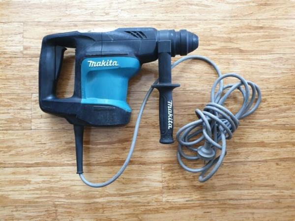 co-gi-hot-tren-makita-hr3200c-may-khoan-makita-3-chuc-nang-mui-32mm